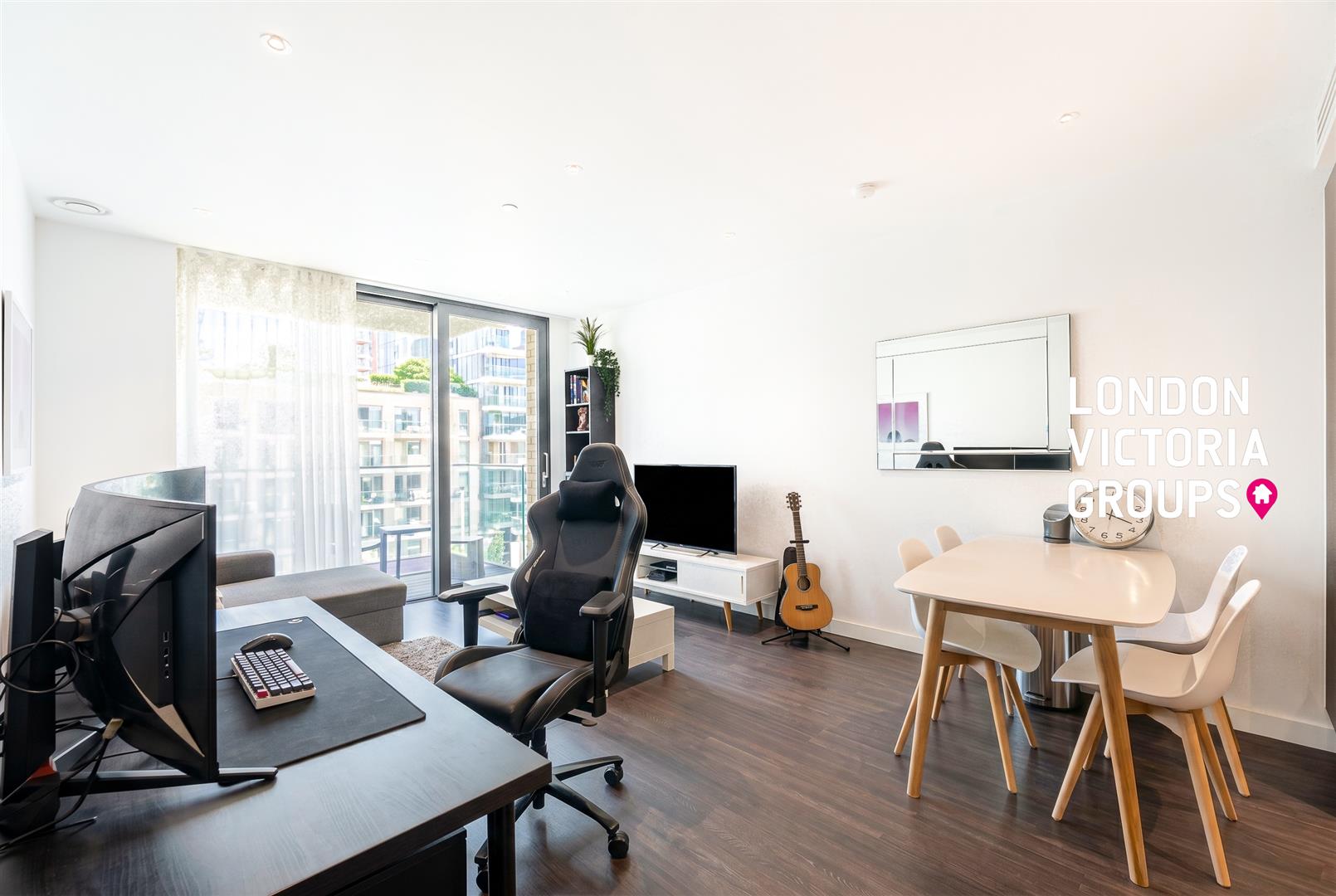 2 bed property in Catalina House, 4 Canter Way, London